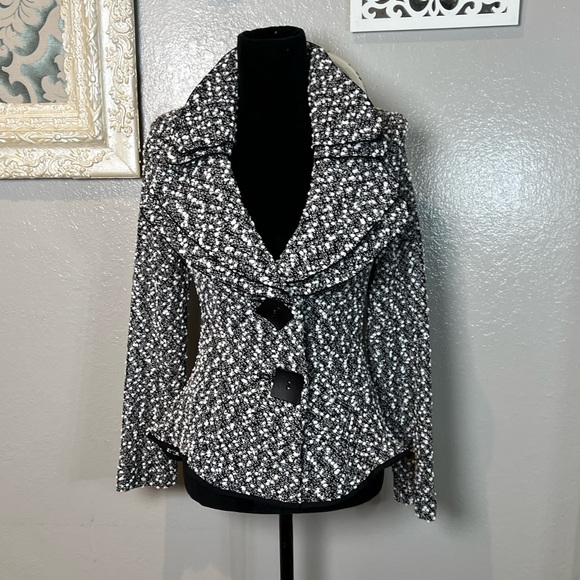 Stylish Black and White Women's Jacket - Picture 10 of 13